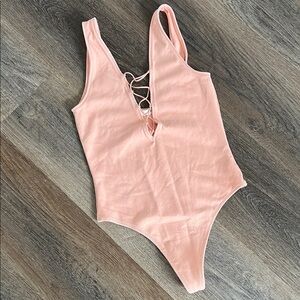 (4) Aritzia Wilfred Peach Bodysuit